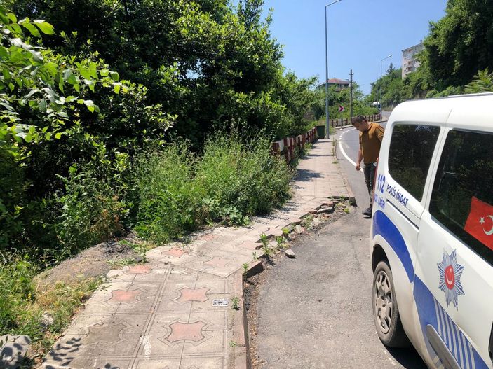 20 metreden uçan otomobilin sürücüsü, arkadaşını arayıp yardım istedi -5
