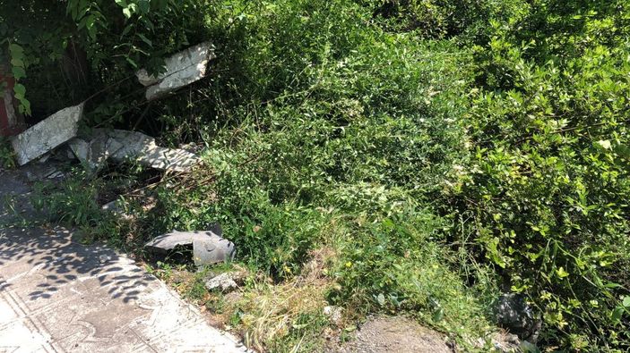 20 metreden uçan otomobilin sürücüsü, arkadaşını arayıp yardım istedi -4