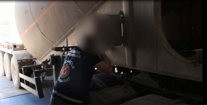 Beton mikserinde 270 kurusıkı tabanca ele geçirildi -3