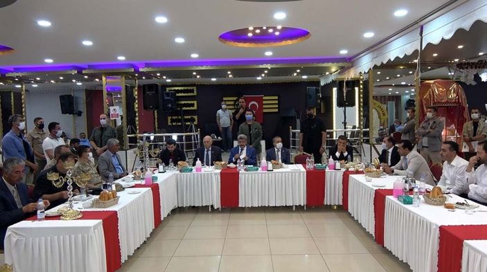 Van’da muhtarlık yüzünden kan davalı olan iki aile barıştırıldı -1