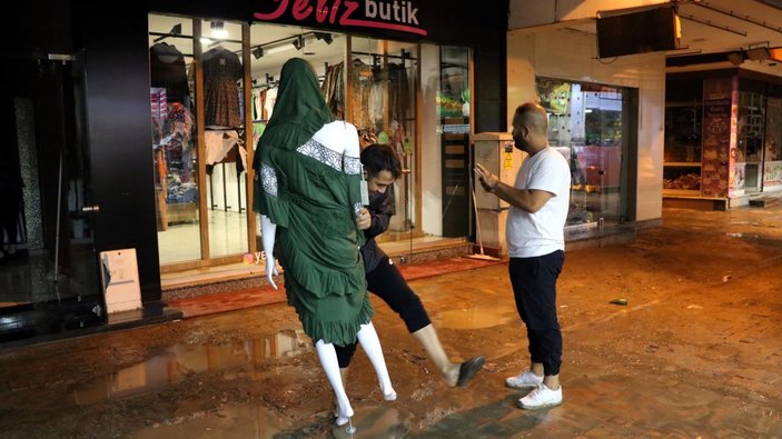 Zonguldak'ta sağanak etkili oldu, cadde ve sokaklar göle döndü -4