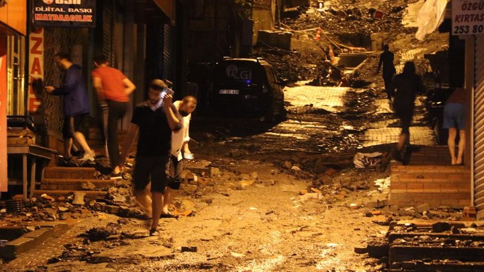 Zonguldak'ta sağanak etkili oldu, cadde ve sokaklar göle döndü -8