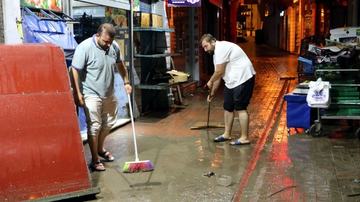 Zonguldak'ta sağanak etkili oldu, cadde ve sokaklar göle döndü -10