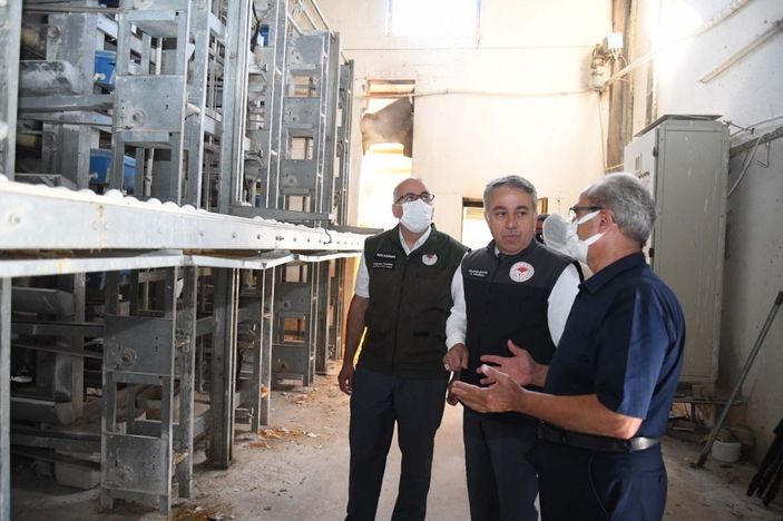 Kayseri’deki tavuk çiftliğinin deposunda çıkan yangında 10 bin tavuk telef oldu -4