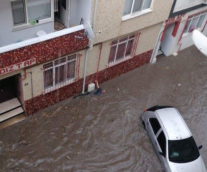 Edirne'de dolu ve sağanak; sele kapılan 1 kişi son anda kurtarıldı (2)- Yeniden -2
