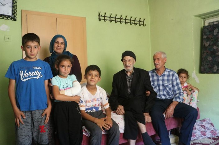 Covid-19’a yakalanmayan 110 yaşındaki Mahmut dede, günde 2 litre kola içiyor -2