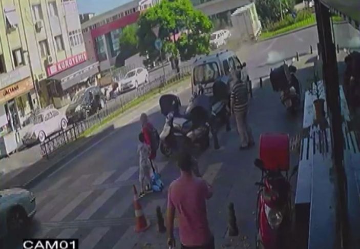 (Özel) Ataşehir’de direksiyon başında fenalaştı, orta refüje daldı -2