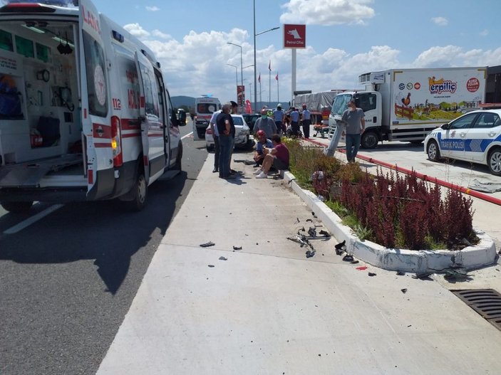Balıkesir Gökçeyazı’da zincirleme trafik kazası: 1 ölü, 5 yaralı -3