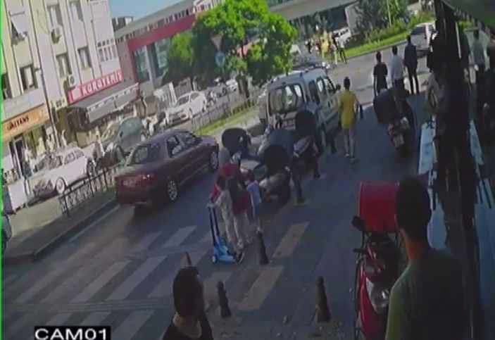 (Özel) Ataşehir’de direksiyon başında fenalaştı, orta refüje daldı -3