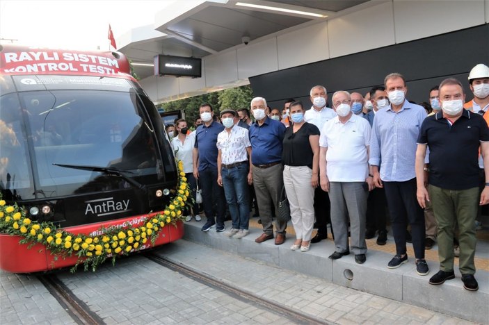 Antalya’da 3. Etap Raylı Sitemin test sürüşü CHP’li 10 büyükşehir belediye başkanının katılımıyla başladı -1
