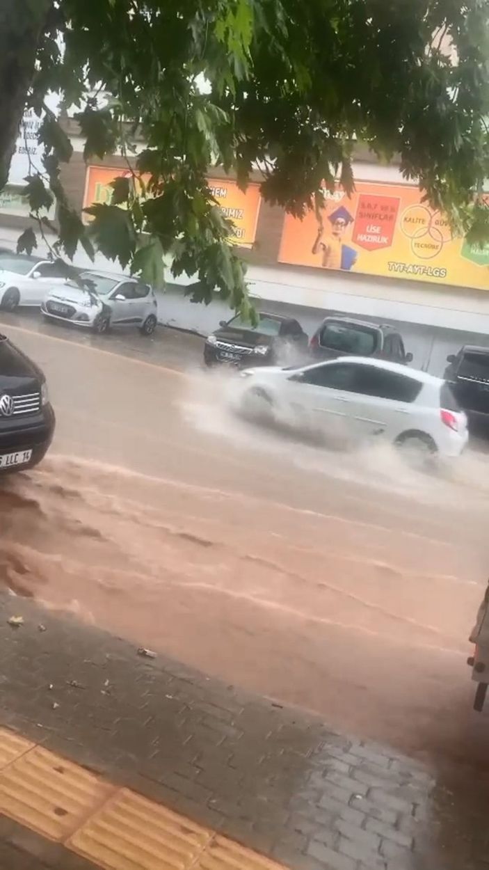 Aniden bastıran yağmur çocukları sürüklüyordu -3