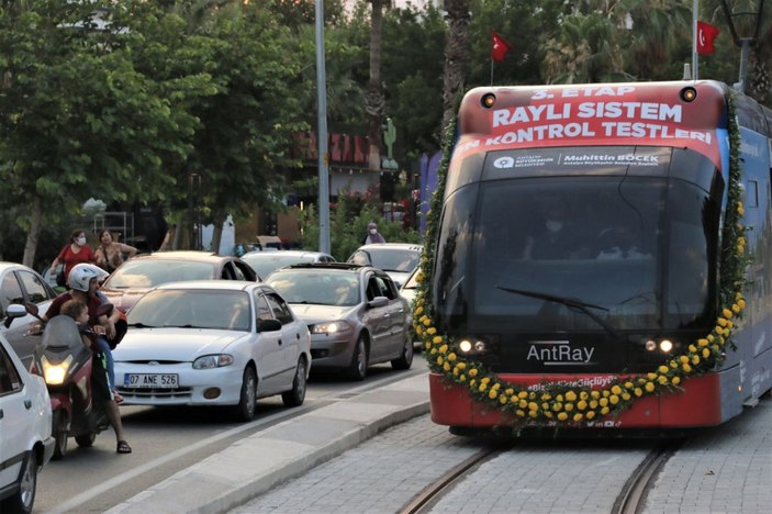 Antalya’da 3. Etap Raylı Sitemin test sürüşü CHP’li 10 büyükşehir belediye başkanının katılımıyla başladı -4