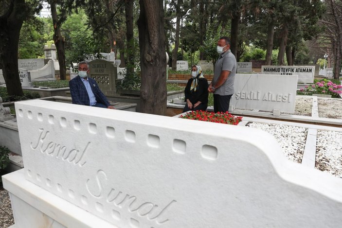 fotoğraflar//  Kemal Sunal mezarı başında anıldı -5