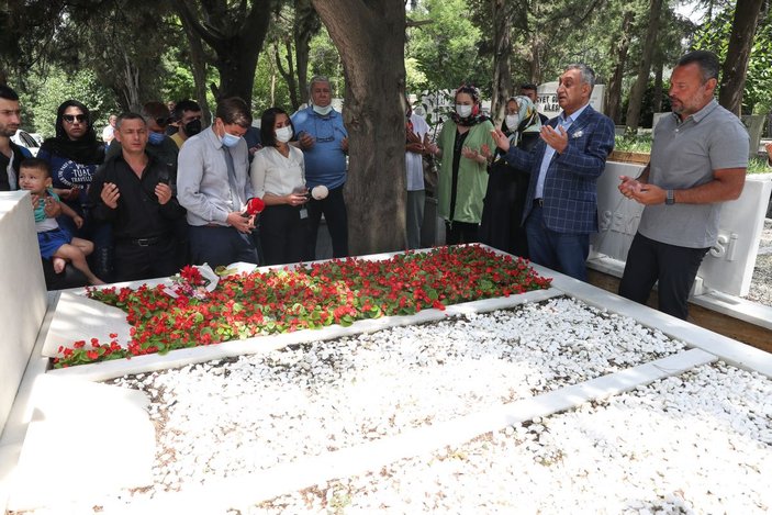 fotoğraflar//  Kemal Sunal mezarı başında anıldı -1