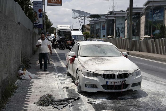 Sarıyer'de lüks gelin arabası yandı -1