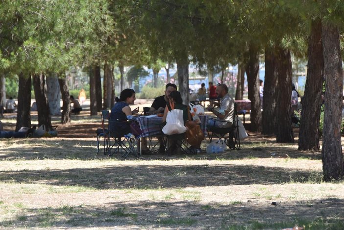 İzmir’de piknik yerlerinde 'kısıtlamasız pazar' canlılığı -6