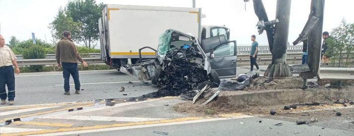 Trabzon'da otomobil bariyere çarptı: 2 ölü, 4 yaralı -1