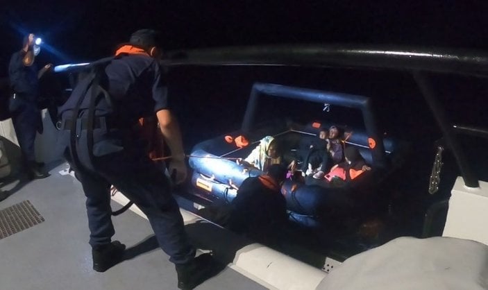 İzmir açıklarında 81 düzensiz göçmen kurtarıldı -2