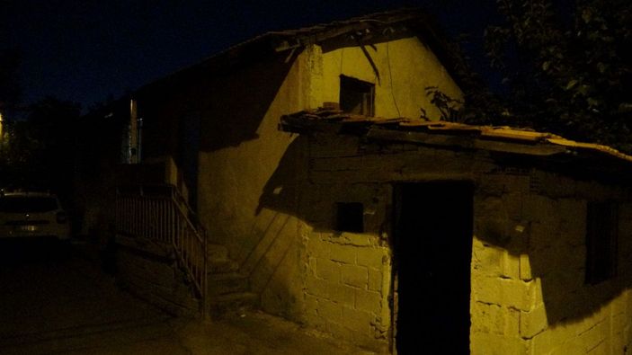 Husumetli iki ailenin bıçak ve sopalı kavgası: 1'i ağır 5 yaralı  -8