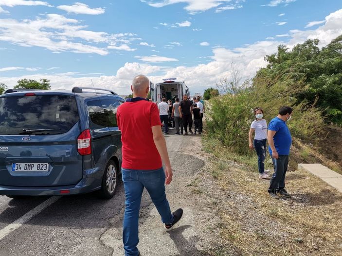 Ankara'da otomobil şarampole yuvarlandı: 5 yaralı -5