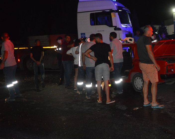 Aydın'da üç aracın karıştığı trafik kazasında 2 kişi öldü, 1 kişi ağır yaralandı -1