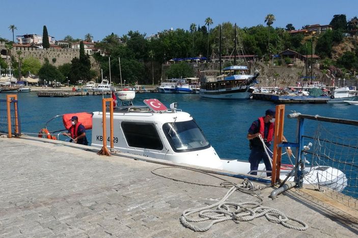 Boğulmak üzereyken Sahil Güvenlik ve deniz polisi kurtardı -2