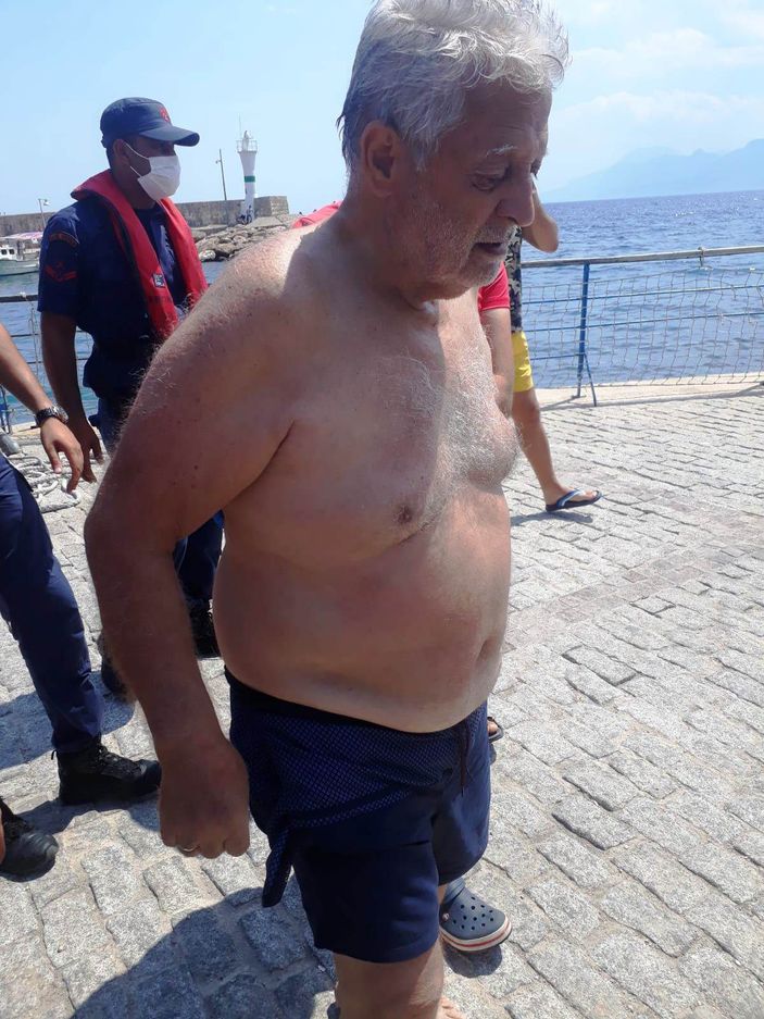 Boğulmak üzereyken Sahil Güvenlik ve deniz polisi kurtardı -1