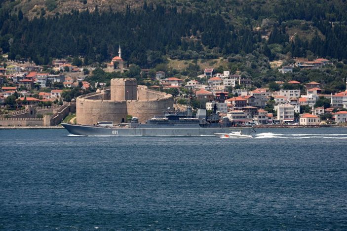 Rus savaş gemileri, Çanakkale Boğazı’ndan geçti -8