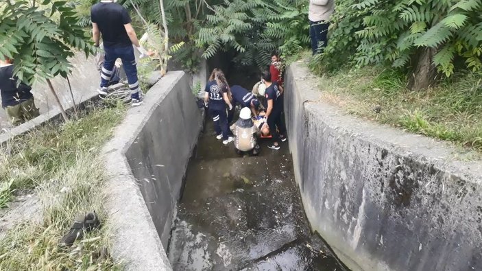 Sultangazi'de ot biçerken su kanalına düşen işçi yaralandı -1