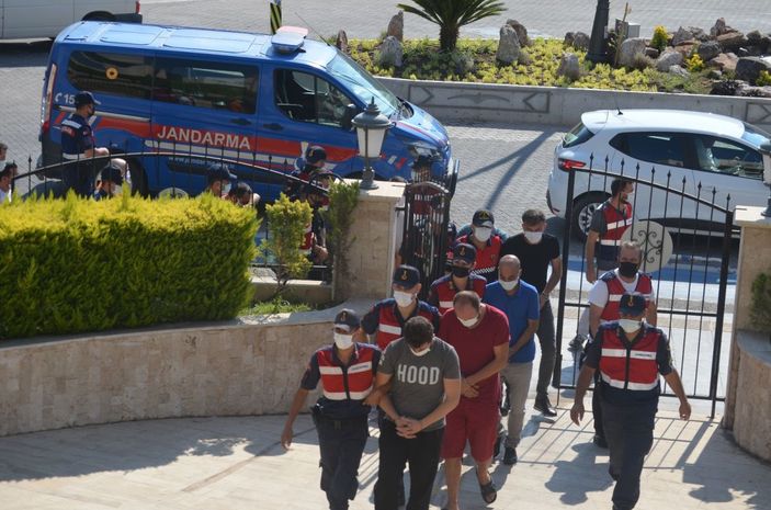 Jandarma’dan insan tacirlerine operasyon: 10 gözaltı -1