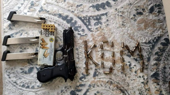 İzmir merkezli 'yasa dışı silah ticareti' operasyonunda 15 tutuklama -5