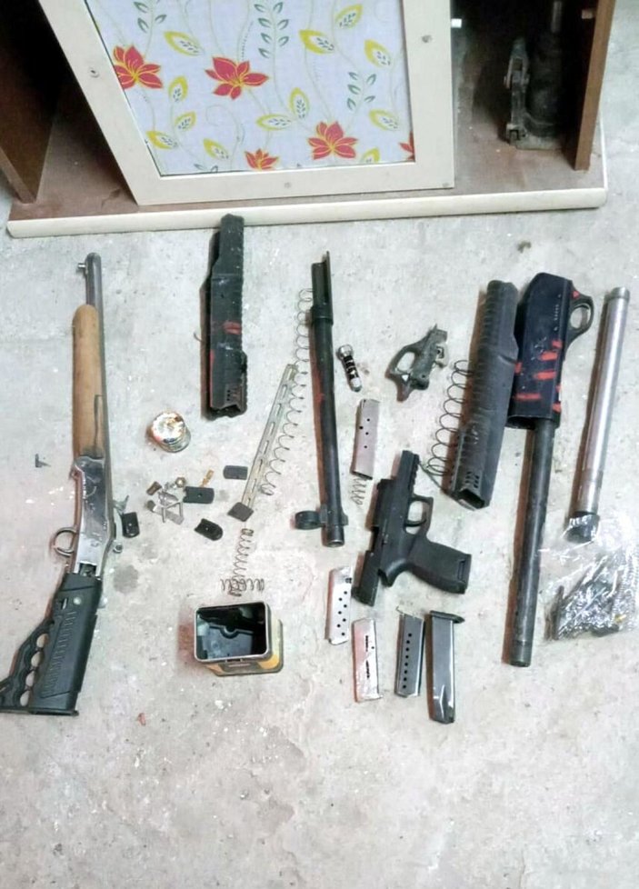 İzmir merkezli 'yasa dışı silah ticareti' operasyonunda 15 tutuklama -4
