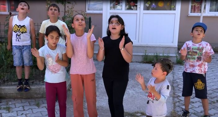 Köpekten korkup ağaca çıkan 'Boncuk' için seferber oldular -3