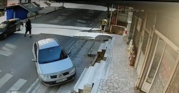 Ataşehir'de bir garip kaza: İçinde sürücüsünün olmadığı otomobil takla attı -4