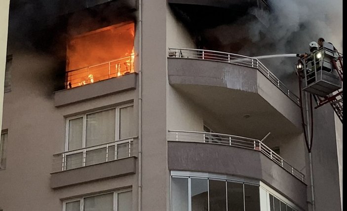 Niğde'de apartman yangını; 10 kişi dumandan etkilendi -3