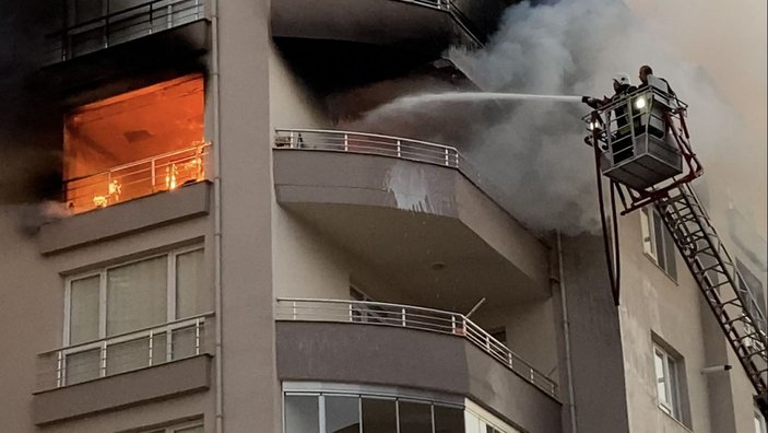 Niğde'de apartman yangını; 10 kişi dumandan etkilendi -2