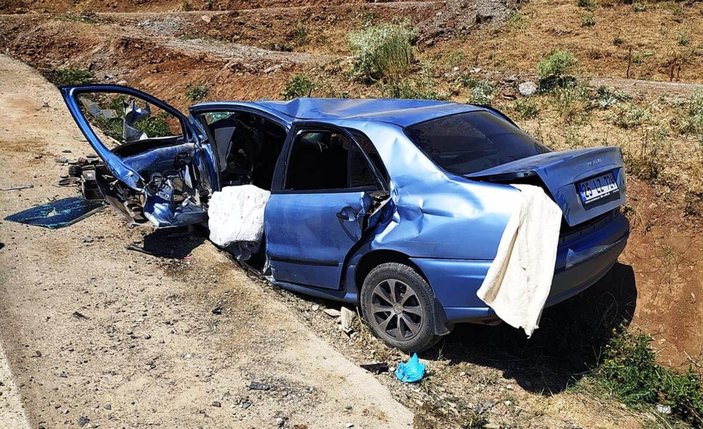 Bitlis'te takla atan otomobildeki baba ve 3 çocuğu yaralandı -4