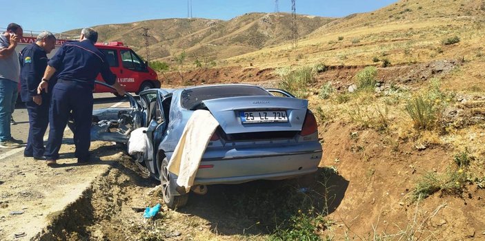 Bitlis'te takla atan otomobildeki baba ve 3 çocuğu yaralandı -3