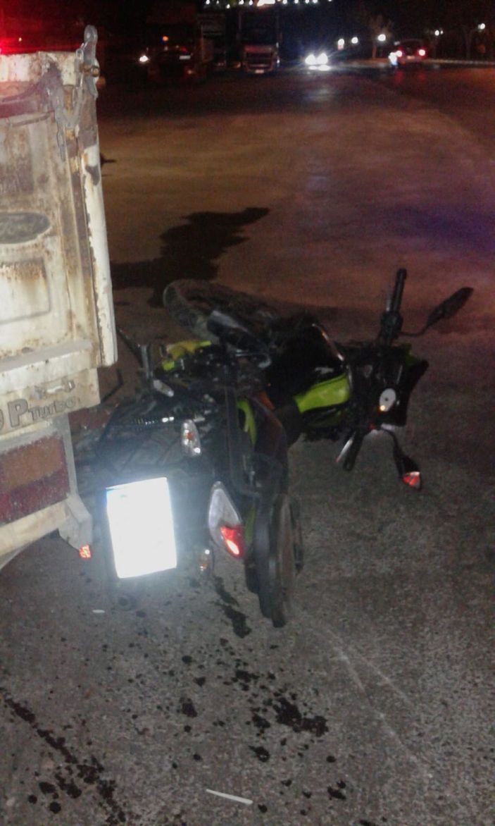 d Kamyonetle çarpışan motosikletin sürücüsü öldü, arkadaşı yaralı -3