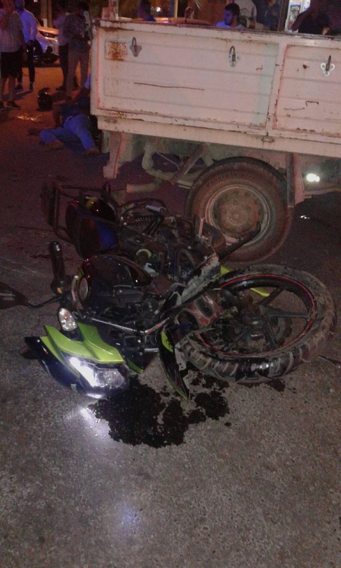 Kamyonetle çarpışan motosikletin sürücüsü öldü, arkadaşı yaralı -1