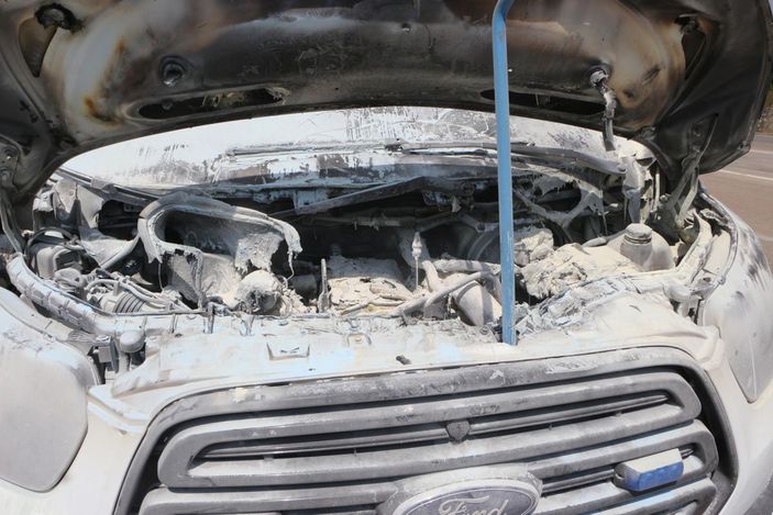 Hasta nakledilen ambulanstaki yangını sürücü söndürdü -4