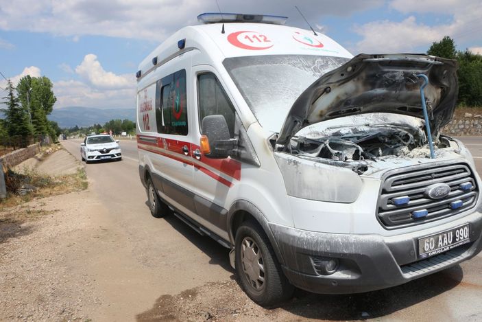 d Hasta nakledilen ambulanstaki yangını sürücü söndürdü -1