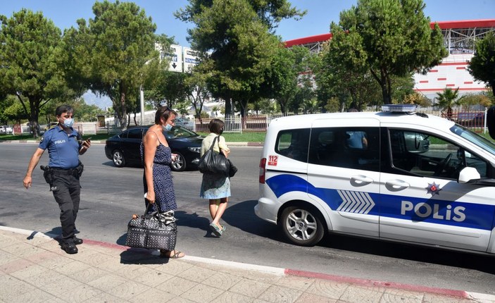 HES kodları olmayan Ukraynalı anne ile kızı otobüsten indirildi, polis otele bıraktı -2