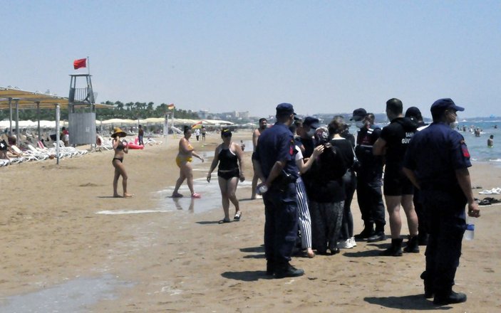Antalya'da sahilde fotoğraf çektirip denizde kaybolan gençten kötü haber