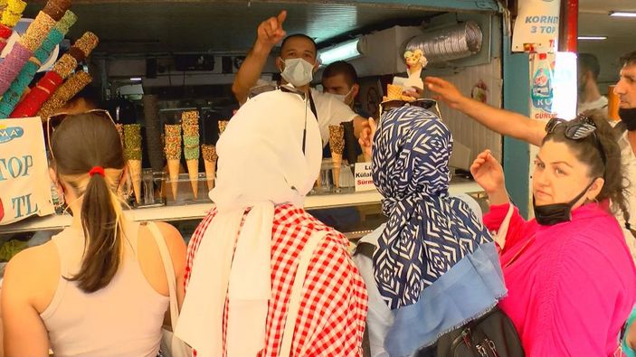 Havadan fotoğraflarla // İstanbullular Büyükada'ya akın etti; müsilajsız denize girdiler -5