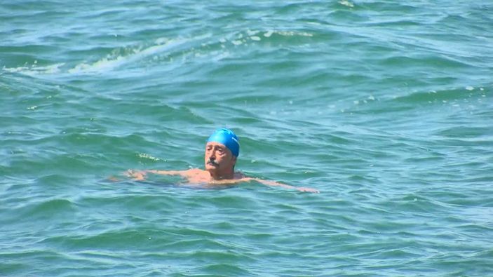 Havadan fotoğraflarla // İstanbullular Büyükada'ya akın etti; müsilajsız denize girdiler -4