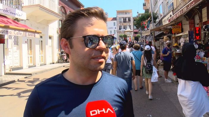 Havadan fotoğraflarla // İstanbullular Büyükada'ya akın etti; müsilajsız denize girdiler -10