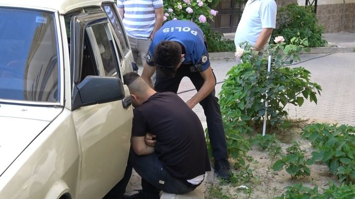 Bursa’da ilginç olay: İşe gitmek için arabasının yanına gitti, arabasında tanımadığı birinin uyuduğunu gördü -5