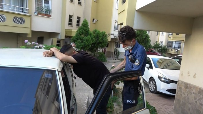 Bursa’da ilginç olay: İşe gitmek için arabasının yanına gitti, arabasında tanımadığı birinin uyuduğunu gördü -7