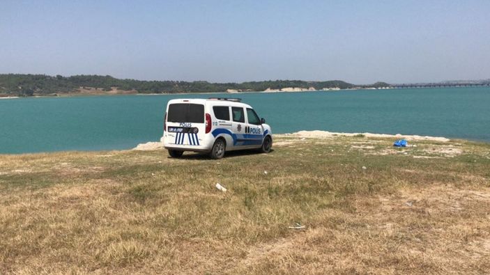 Ailesiyle piknik yaparken göle giren küçük çocuk boğuldu -4